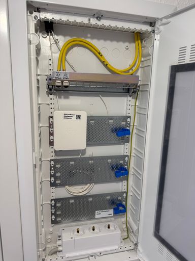 Glasfaseranschluss und LAN im Routerkasten